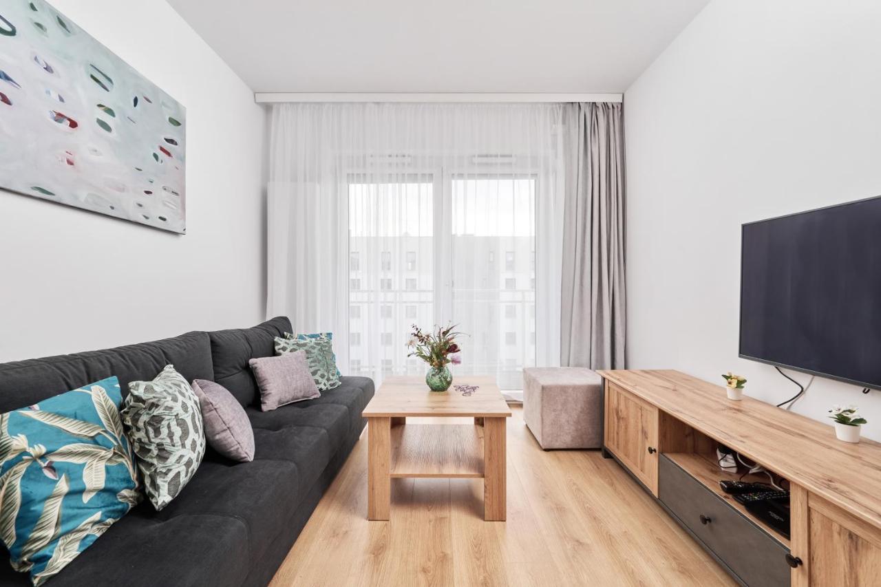 Apartment Wichrowa With Free Garage Wroclaw By Noclegi Renters Eksteriør bilde