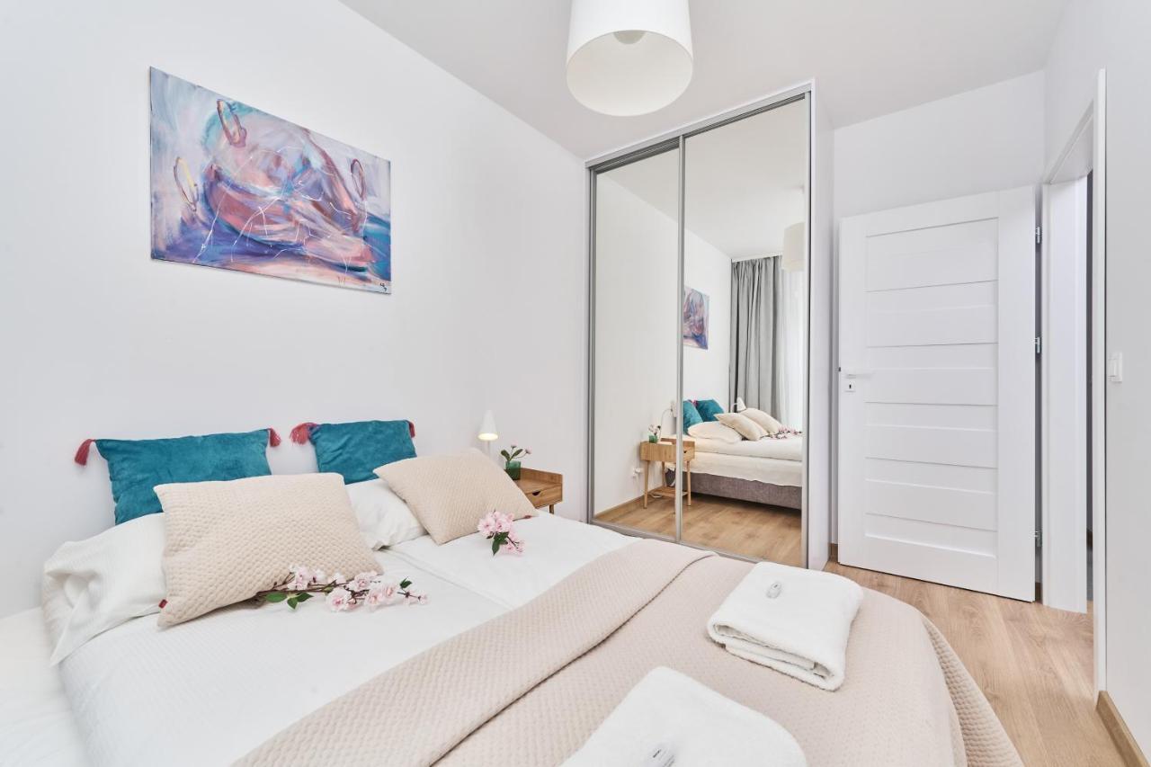 Apartment Wichrowa With Free Garage Wroclaw By Noclegi Renters Eksteriør bilde
