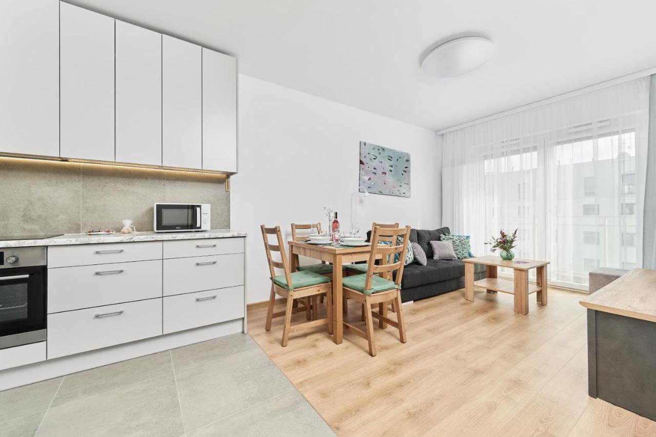 Apartment Wichrowa With Free Garage Wroclaw By Noclegi Renters Eksteriør bilde