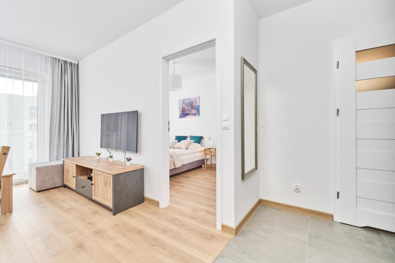 Apartment Wichrowa With Free Garage Wroclaw By Noclegi Renters Eksteriør bilde
