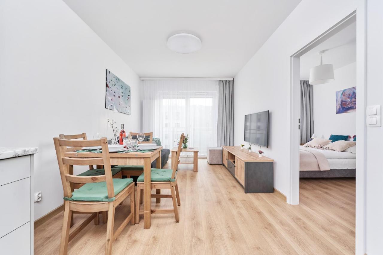 Apartment Wichrowa With Free Garage Wroclaw By Noclegi Renters Eksteriør bilde