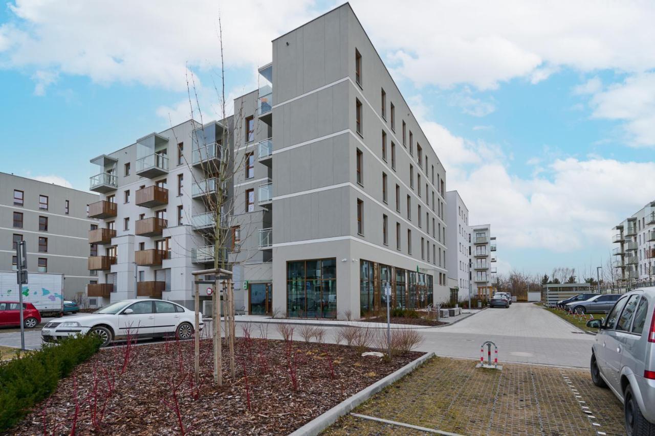 Apartment Wichrowa With Free Garage Wroclaw By Noclegi Renters Eksteriør bilde