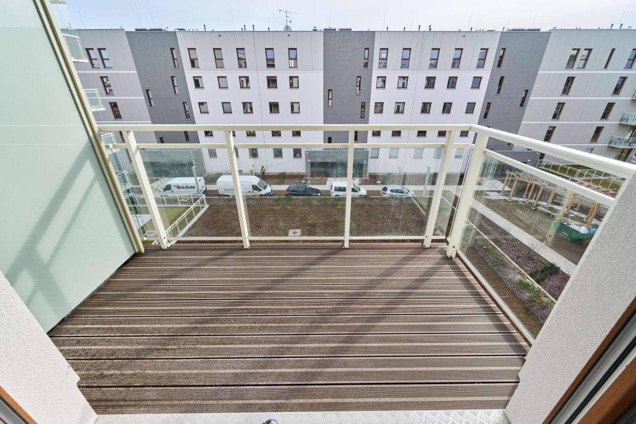 Apartment Wichrowa With Free Garage Wroclaw By Noclegi Renters Eksteriør bilde